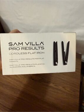 Sam Villa Pro Results Cordless Flat Iron - White Box